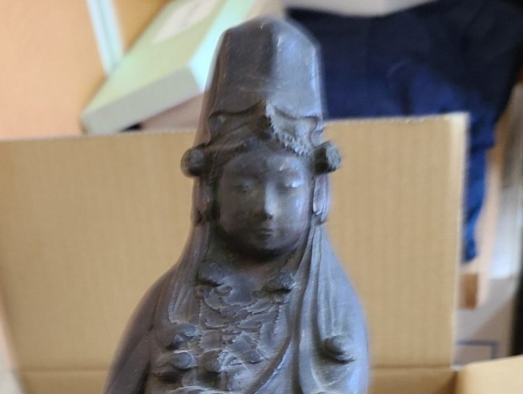 銅製の仏像