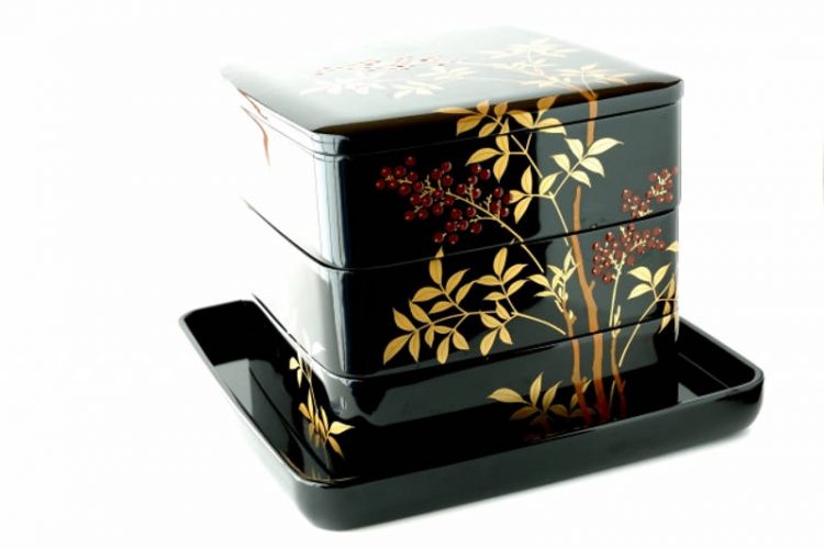 綺麗な蒔絵の重箱