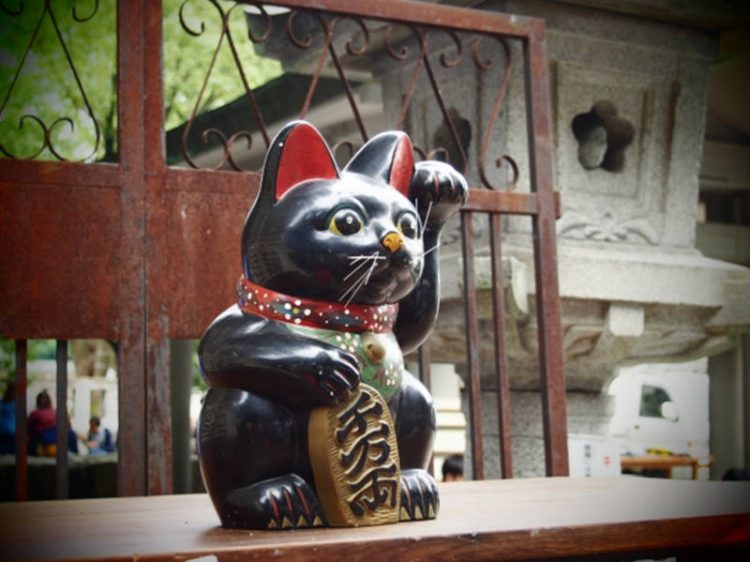 処分を考えている骨董品の置物