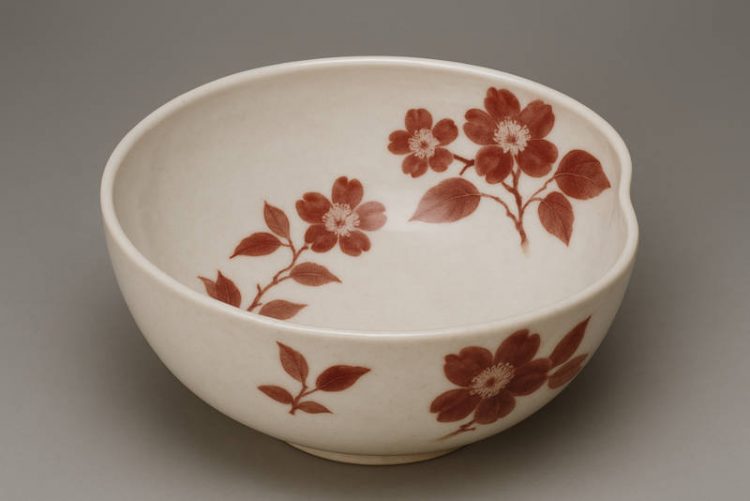 釉裏紅を思わせる焼き物