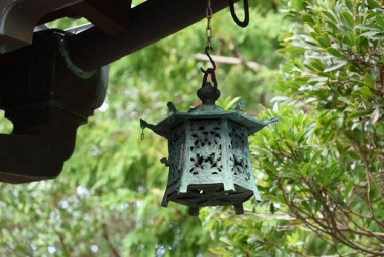 高岡銅器の灯籠