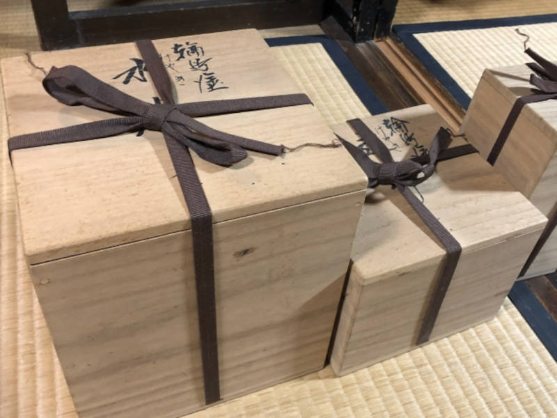 遺品整理で出た骨董品のイメージ